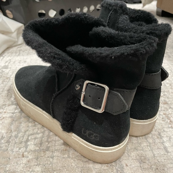 UGG booties sneaker style - Picture 2 of 4